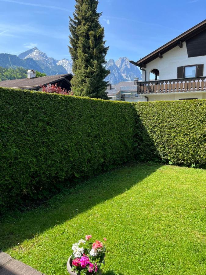 Doppelhaushaelfte Zugspitzblick Mit Privatem Garten Garmisch-Partenkirchen Exterior photo