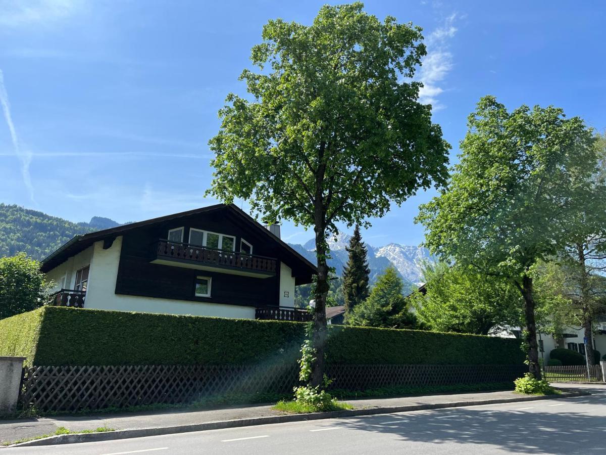 Doppelhaushaelfte Zugspitzblick Mit Privatem Garten Garmisch-Partenkirchen Exterior photo